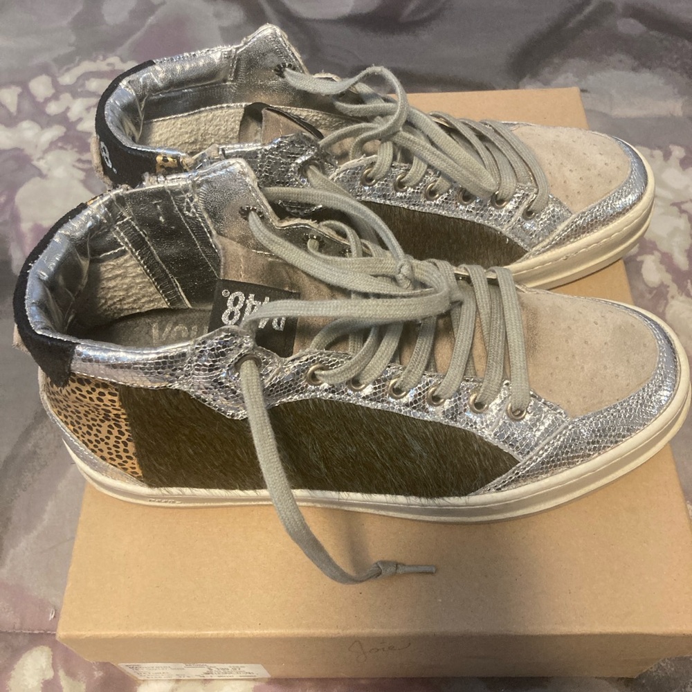 Stylish Women's Sneakers - Silver, Black, and Tan